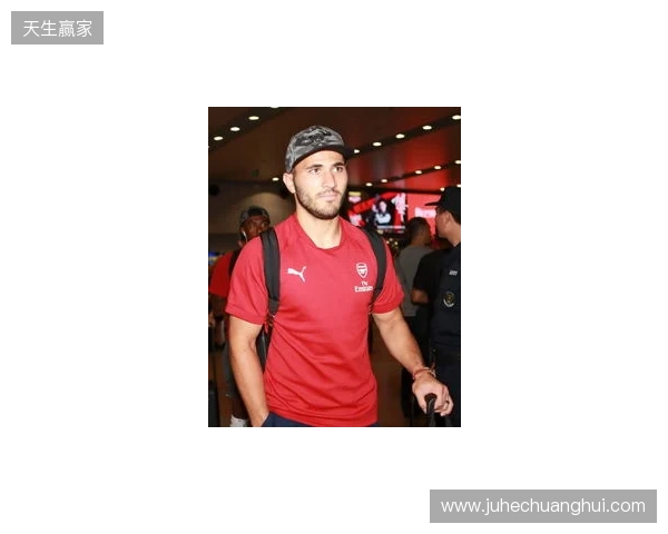 英超官方晒出图片：阿森纳U15全员抵达北京