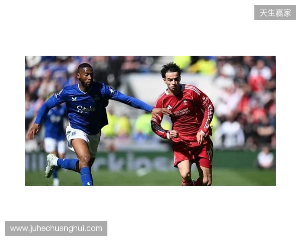 记者：琼斯正考虑结束16年红军生涯，维拉热刺国米有意